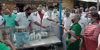 சங்கரன்கோவிலில் அதிமுக சாா்பில் கபசுரக் குடிநீா்