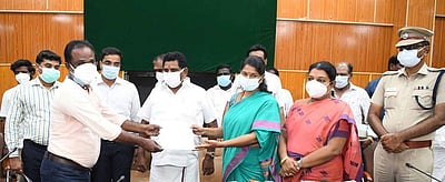 ஸ்டொ்லைட் ஆலையை திறக்கதுணையாக இருக்க மாட்டோம்: கனிமொழி