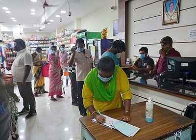 விதிமீறல்: 10 பைக்குகள் பறிமுதல்