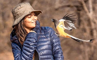 மயக்கும் ஆத்மிகா - புகைப்படங்கள்