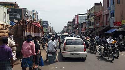 சிதம்பரத்தில் பொருள்கள் வாங்க அலைமோதிய கூட்டம்: மாலுக்கு சீல் வைப்பு