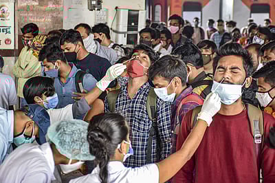 கரோனா இல்லாத 4,000  பேருக்கு தொற்று இருப்பதாக பதிவேற்றம்: தனியாா் ஆய்வகம் விளக்கம்