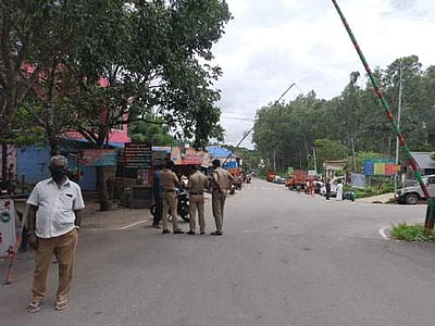 பொது முடக்கம் தேனி மாவட்டத்திலிருந்து  கேரள சாலைகள் அடைப்பு