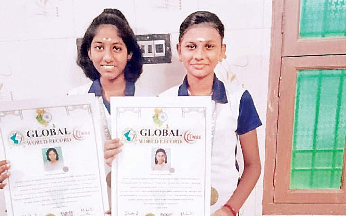 சிலம்பத்தில்  சாதனை!