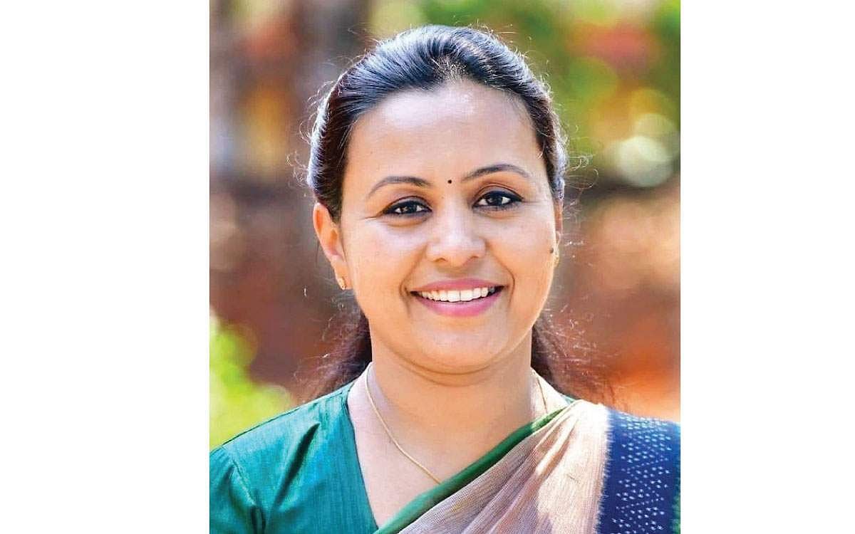 அமைச்சரான பெண் பத்திரிகையாளர்!