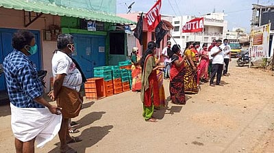 திருப்பூரில் ஏஐடியூசி தொழிற்சங்கத்தினர் கருப்புக் கொடி ஆர்ப்பாட்டம்