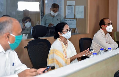 'யாஸ்' புயல்: உதவிக்காக கட்டுப்பாட்டு அறையிலேயே இருந்த மம்தா