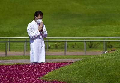 நேரு நினைவு நாள்: நினைவிடத்தில் ராகுல் காந்தி மரியாதை