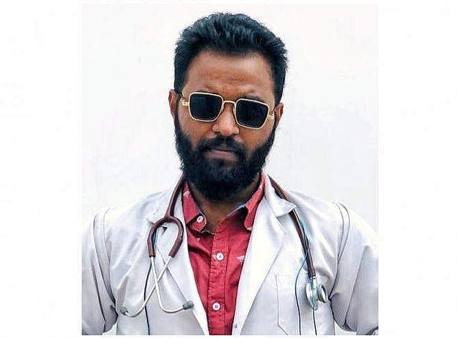 எரிவாயு, எண்ணெய் நிறுவன ஊழியர்களுக்கு கரோனா விழிப்புணர்வை ஏற்படுத்தும் தன்னார்வல மருத்துவர்