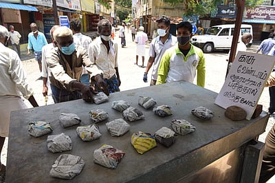 'பசித்தால் எடுத்துக்கலாம்': கலாம் நண்பர்கள் குழு இலவசமாக உணவுப் பொட்டலம் வழங்கல்