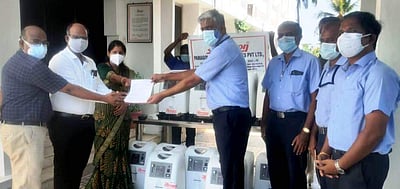 சங்ககிரி அரசு மருத்துவமனைக்கு 15 ஆக்ஸிஜன் செறிவூட்டிகள் வழங்கல்