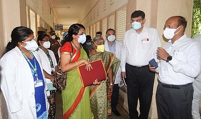 என்எல்சி மருத்துவமனையில் ஆட்சியா் ஆய்வு