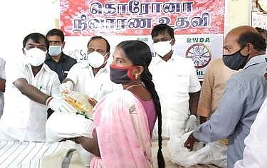 கரோனா நிவாரண உதவிகள் அளிப்பு