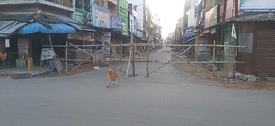 தம்மம்பட்டியில் 10 இடங்களில் சாலை தடுப்புகள் அமைப்பு