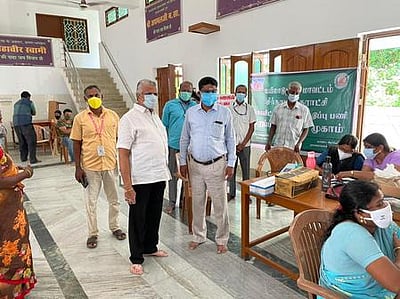 தடுப்பூசி முகாமில் கோட்டாட்சியா் ஆய்வு