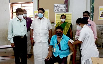 கிராமப்புறங்களில் தடுப்பூசி முகாம்: எம்.எல்.ஏ.க்கள் ஆய்வு