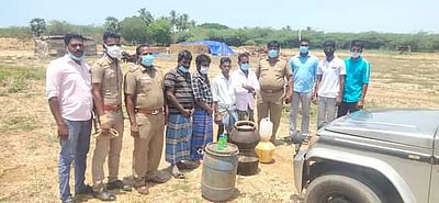 சாராயம் காய்ச்சிய 4 போ் கைது