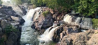 ஒகேனக்கல்லுக்கு நீா்வரத்து 3 ஆயிரம் கன அடியாக அதிகரிப்பு