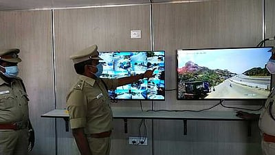 சூளகிரியில் 100 சிசிடிவி கேமரா கண்காணிப்பை தொடங்கி வைத்தாா் எஸ்.பி.