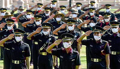 பயிற்சி நிறைவுப் பெற்ற இளம் ராணுவ அதிகாரிகள் - புகைப்படங்கள்