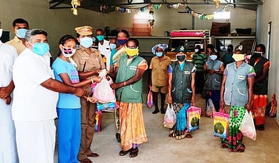 உண்டியல் சேமிப்புத் தொகையை நிவாரண நிதிக்கு வழங்கிய சிறுமி