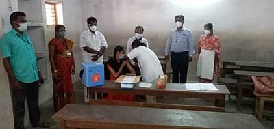கூட்டாலுமூடு பள்ளியில் கரோனா தடுப்பூசி முகாம்