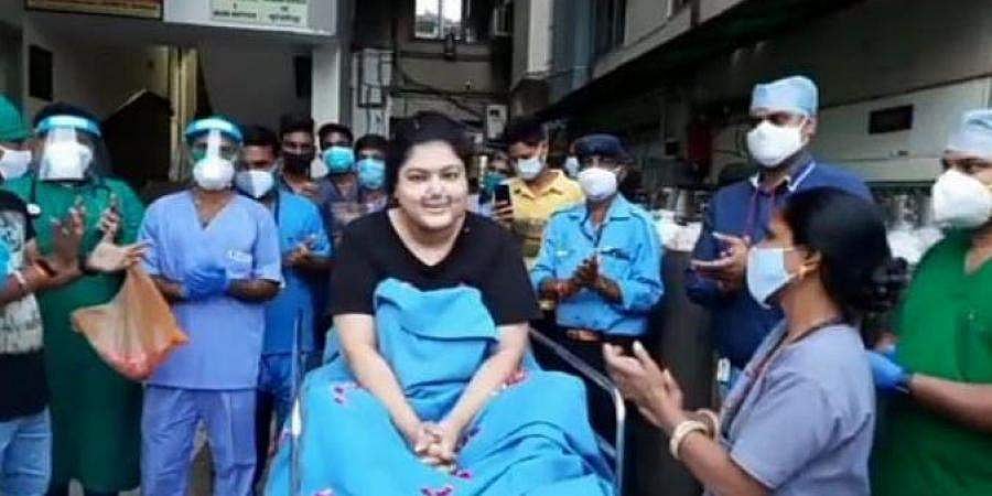 வென்டிலேட்டரில் 28 நாள்கள்: கரோனாவை வென்ற இளம் தாய்