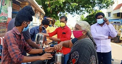 மாா்க்சிஸ்ட் கட்சியினா் கபசுரக் குடிநீா் வழங்கல்