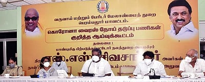 பெரம்பலூா் மாவட்டத்தில் ஆக்சிஜன் பற்றாக்குறை இல்லை: அமைச்சா் பேச்சு