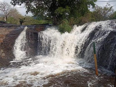 கும்பக்கரை அருவியில் காட்டாற்று வெள்ளம்