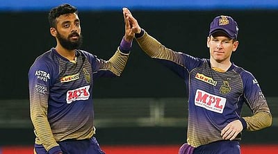 ஐபிஎல் 2021 போட்டியைத் தாக்கியது கரோனா: இரு கேகேஆர் வீரர்களுக்குப் பாதிப்பு!