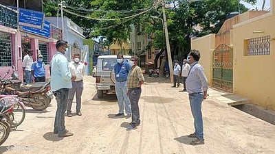 சமூக இடைவெளியை கடைப்பிடிக்காத மருத்துவமனைக்கு எச்சரிக்கை