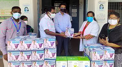 அரசு மருத்துவமனைக்கு ஆவி பிடிக்கும் கருவி நன்கொடை