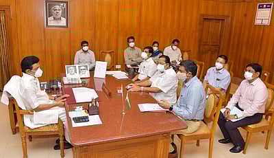 கரோனாவால் பெற்றோரை இழந்த குழந்தைக்கு ரூ.5 லட்சம் வைப்பீடு: படிப்பு செலவு ஏற்புமுதல்வா் மு.க.ஸ்டாலின்