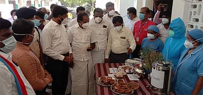 கரோனா  தடுப்புப் பணிகள்:  நாகையில் அமைச்சர்  சிவ வீ. மெய்யநாதன் ஆய்வு