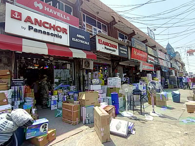 மும்பை: பொதுமுடக்கத்தில் தளர்வுகள் அறிவிப்பு