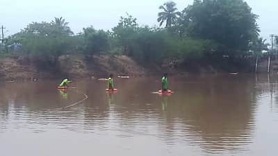 உத்தரகண்டில் வேன் ஆற்றில் கவிழ்ந்து 8 பக்தர்கள் பலி