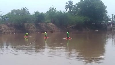 உத்தரகண்டில் வேன் ஆற்றில் கவிழ்ந்து 8 பக்தர்கள் பலி