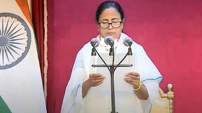 மேற்கு வங்க முதல்வராக பதவியேற்றார் மம்தா