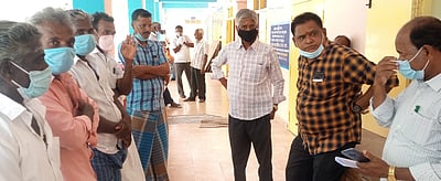 ஊதியம் வழங்கக் கோரிகுடிநீா்த் தொட்டி இயக்குபவா்கள் மனு