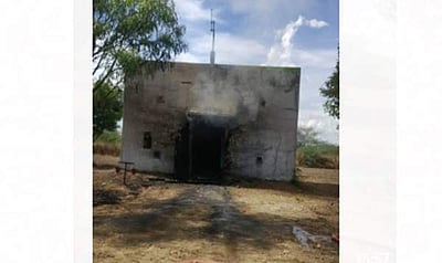 சிவகாசி அருகே மின்னல் தாக்கி கம்பி மத்தாப்பு ஆலையில் தீ விபத்து 