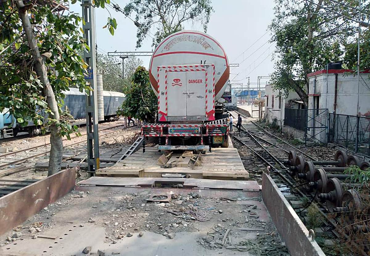 ஆந்திரத்தில் மாயமான ஆக்ஸிஜன் லாரி மீட்பு: 400 நோயாளிகள் உயிர் தப்பினர்