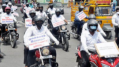இருசக்கர வாகன விழிப்புணா்வுப் பேரணி