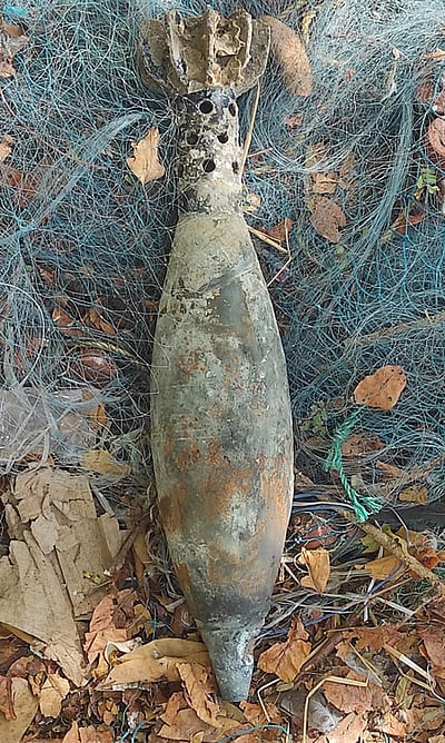 மீனவா் வலையில் சிக்கிய ராக்கெட் லாஞ்சா் குண்டு?