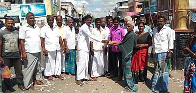 திமுகவினா் கொண்டாட்டம்