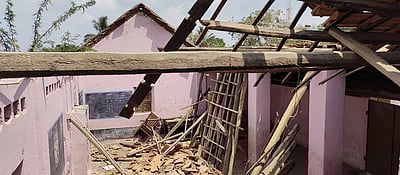 கட்டாரிமங்கலக்கில் இடிந்து விழுந்த பள்ளி கட்டடம்