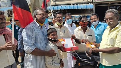 முதல்வராக ஸ்டாலின் பொறுப்பேற்புதஞ்சாவூா் மாவட்டத்தில் திமுகவினா் கொண்டாட்டம்