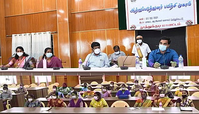 கரோனாவை கட்டுப்படுத்த தீவிரம்: வீட்டுத் தனிமையில் இருப்போருக்கு ஆற்றுப்படுத்துநா்கள் மூலம் ஆலோசனை