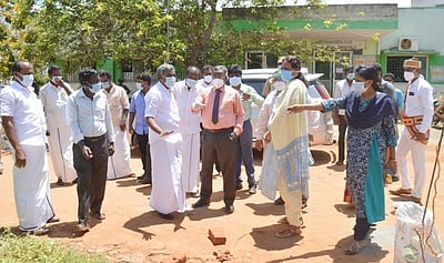 கரோனா: திருவாரூா் மருத்துவமனையில் ஆட்சியா், எம்எல்ஏ ஆய்வு