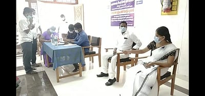 சீர்காழி ஒருங்கிணைந்த நீதிமன்றத்தில் சிறப்பு தடுப்பூசி முகாம்